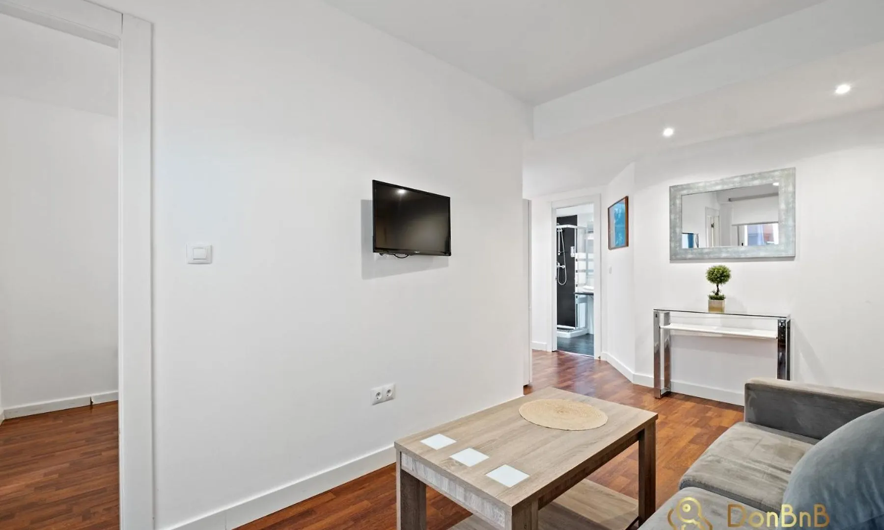 Lovely Apartment In مالقة